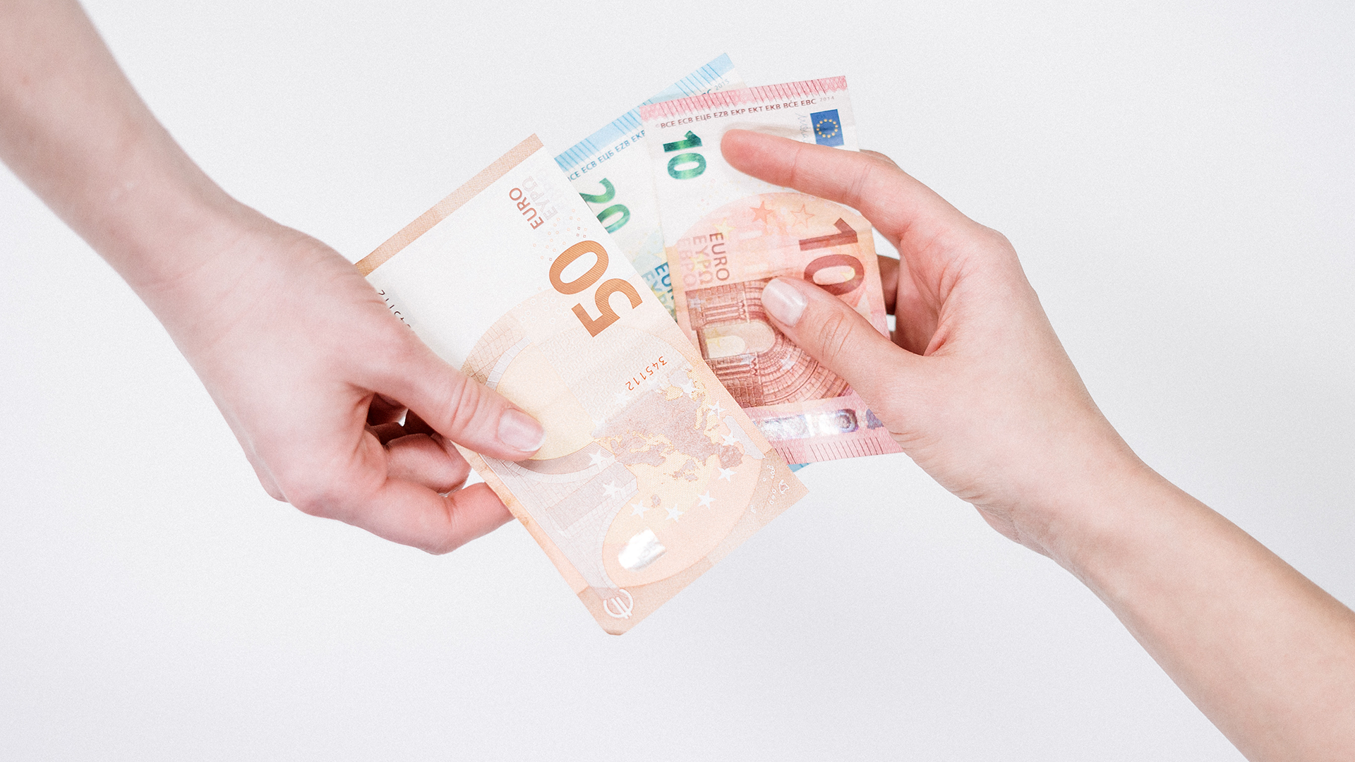 Euro apresenta queda de quase 20% e deixa investidores em alerta