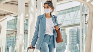 Uso de máscaras volta a ser obrigatório em aeroportos e aviões