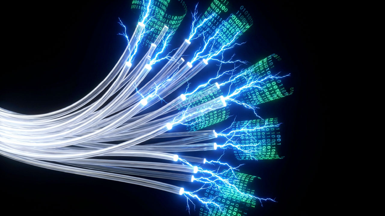 IA: Criador de Doom sugere uso de fibra óptica para solucionar gargalos de memória